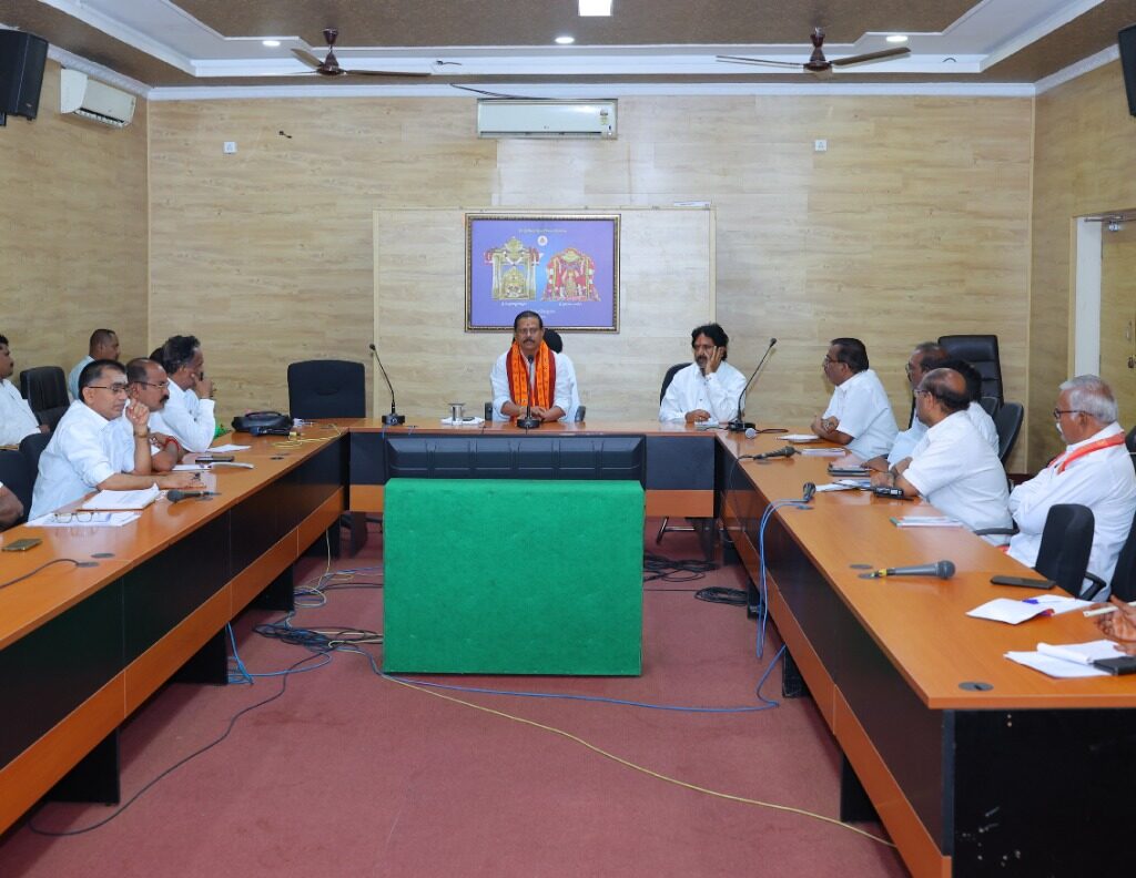 ఆన్లైన్ ద్వారా ఉచిత స్పర్శదర్శనం టికెట్లు-ఈ ఓ