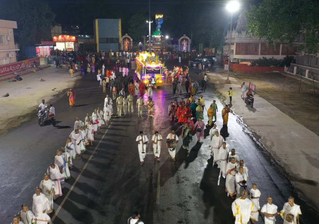 సంప్రదాయబద్ధంగా శ్రీశైల గిరిప్రదక్షిణ