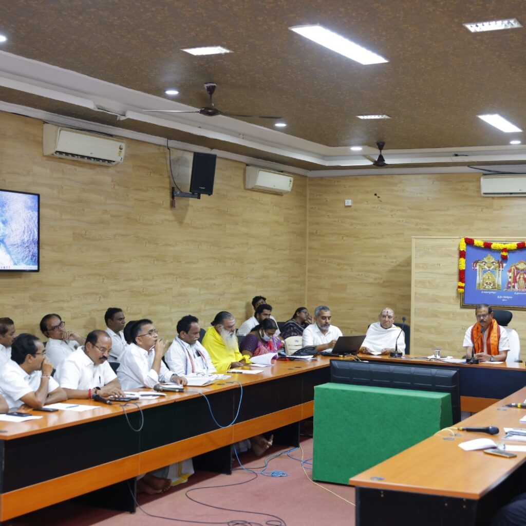 గత సంవత్సరం కంటే కూడా ప్రతీచోట అవకాశం మేరకు 20 శాతం నుంచి 30 శాతం దాకా అదనపు ఏర్పాట్లు ఉండాలి-ఈ ఓ