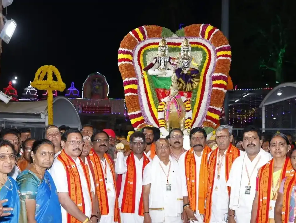 మనోహరంగా  మయూర వాహనసేవ