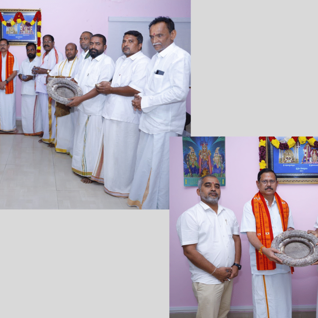 పలు వాయిద్య పరికరాలు  విరాళం