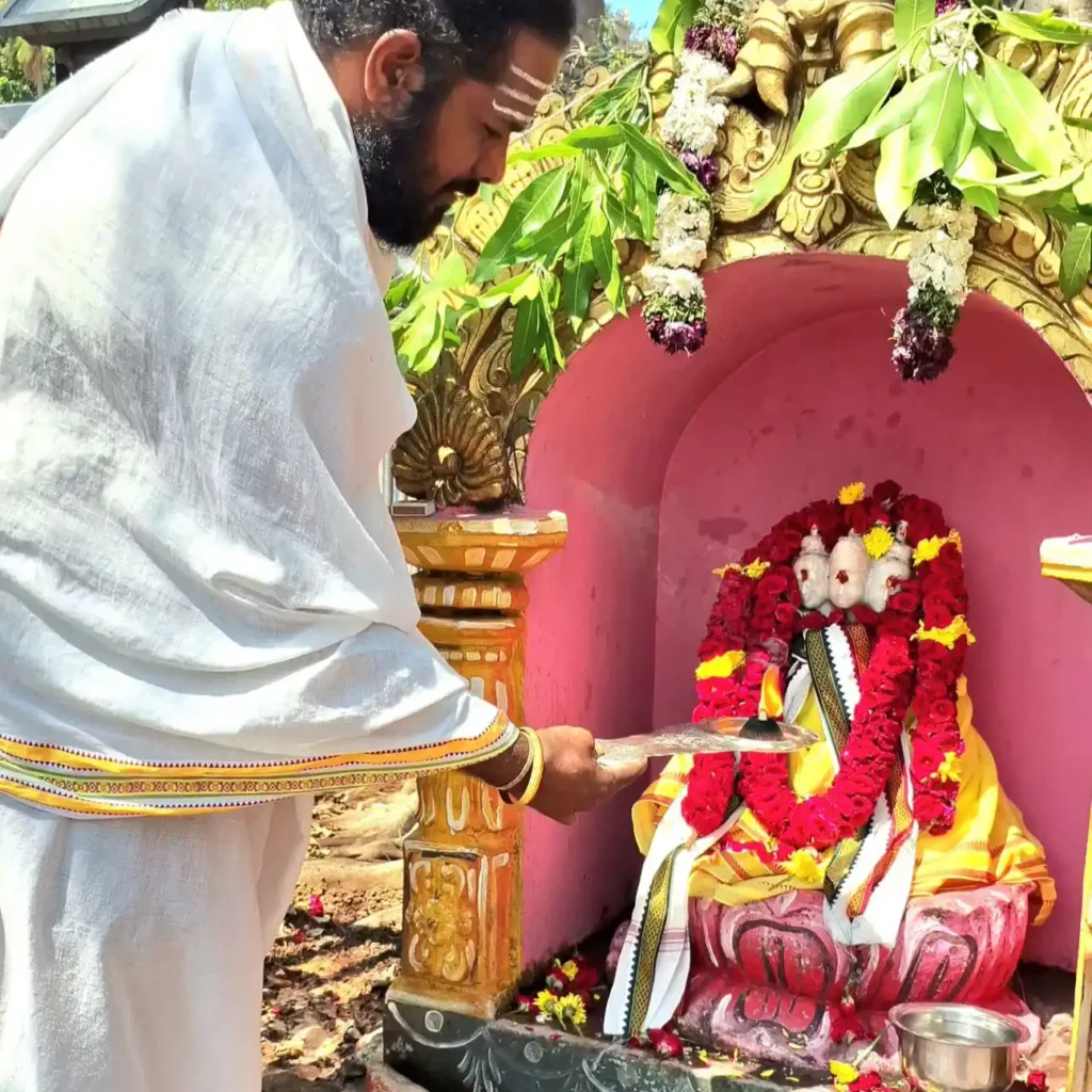 దత్తాత్రేయస్వామివారికి విశేష పూజలు