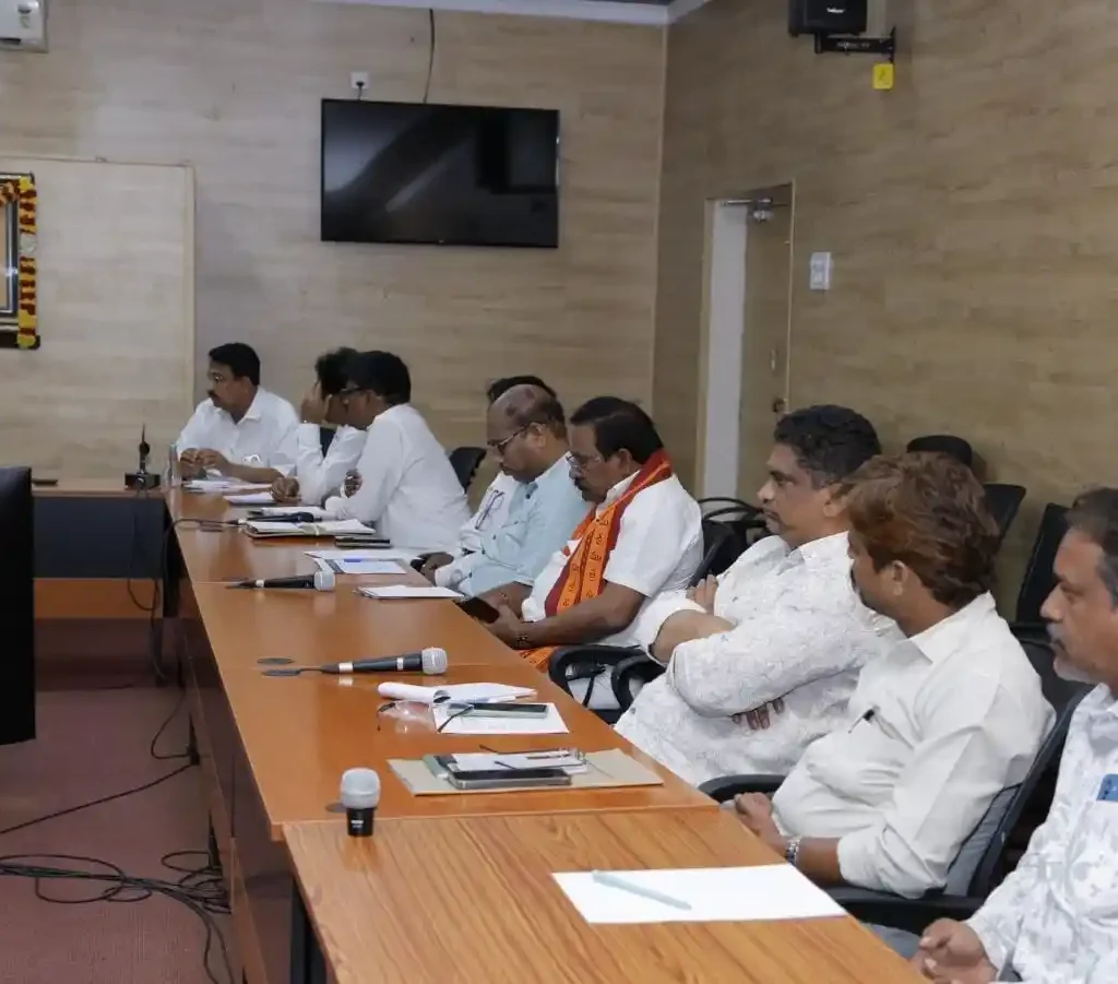 భక్తులకు  సౌకర్యాల కల్పనే ప్రధాన లక్ష్యంగా అన్ని విభాగాలు కూడా పనిచేస్తుండాలి-ఈ ఓ