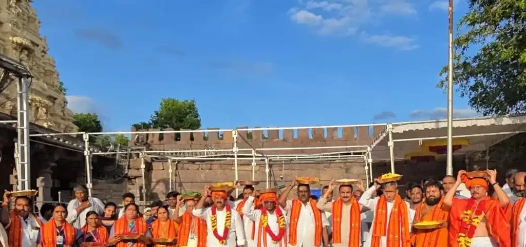 వర్షాభావ పరిస్థితులు తొలగి సకాలంలో తగినంత వర్షాలు కురవాలని  శ్రీశైల దేవస్థానం కార్యక్రమాలు – శ్రీ స్వామిఅమ్మవార్లకు ఆహ్వాన పత్రికలు సమర్పణ 